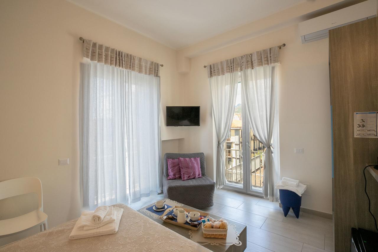 Bed and Breakfast Residenza Eleonora Салерно Екстер'єр фото